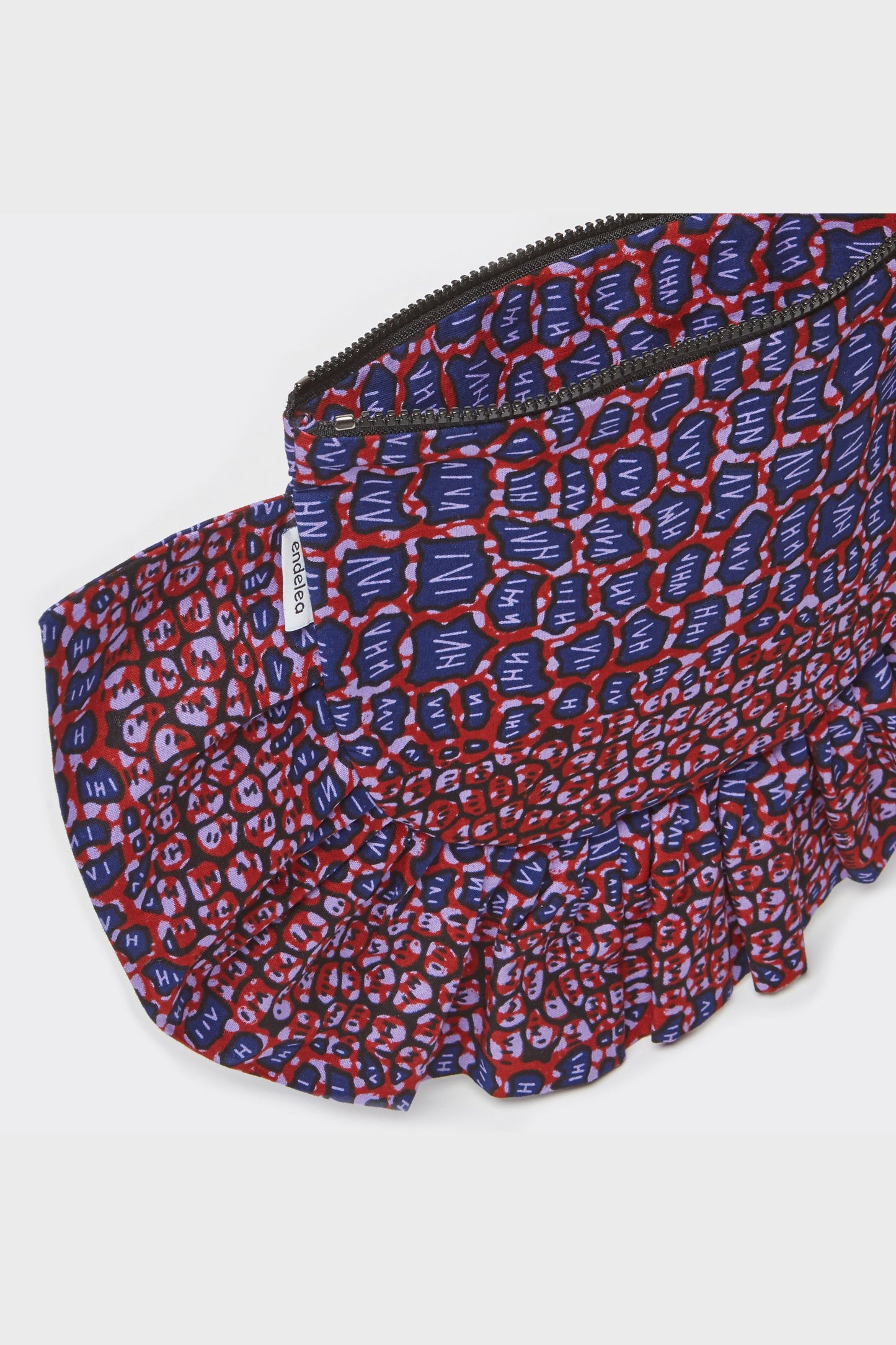 Ruffled Clutch Bobodouman