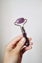 Load image into Gallery viewer, De-Puffing Amethyst Mini Facial Roller
